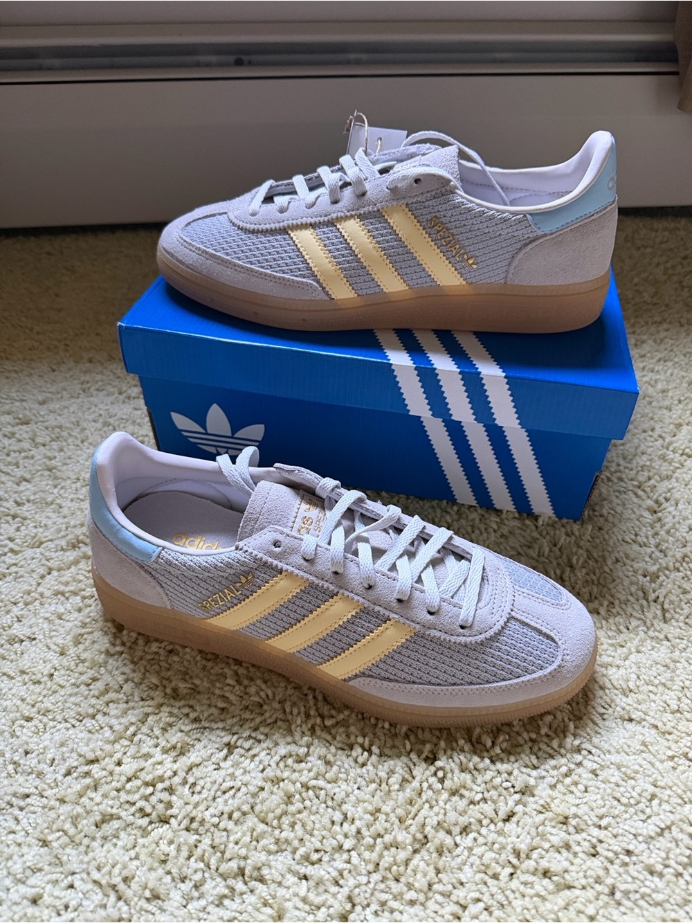 NWT adidas Handball Spezial J Youth 6.5 Light Blue Cream Gum